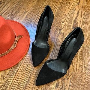 EUC suede pumps